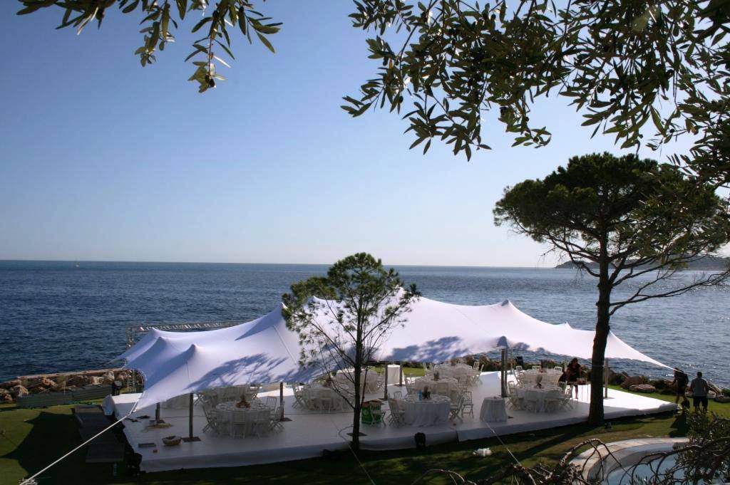 Tente stretch pour présentation de produit à Bandol