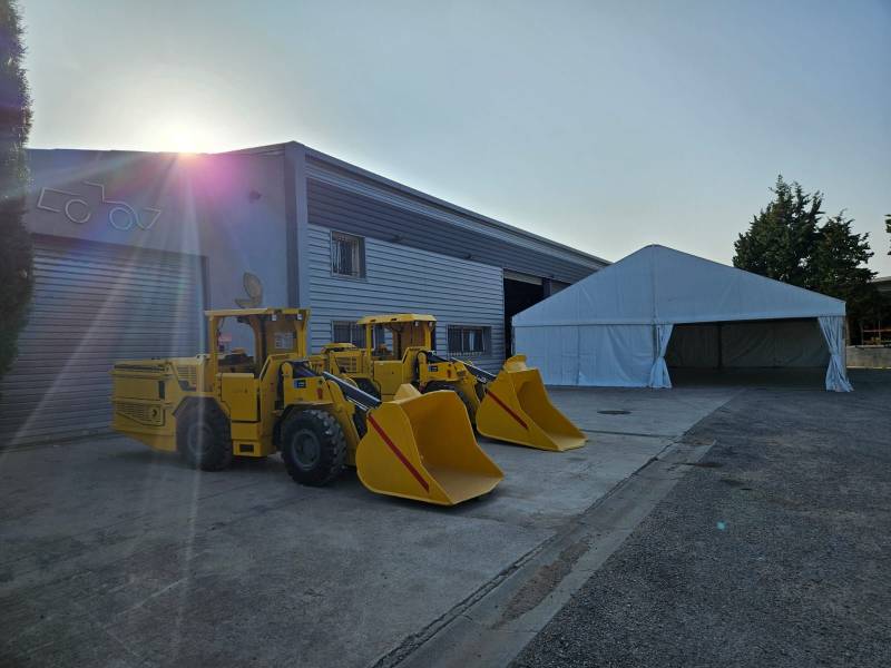 INSTALLATION D'UNE STRUCTURE POUR PRESENTATION DE MATERIEL