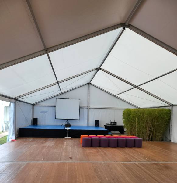 Location d'un chapiteau pour une présentation de nouveaux produits de la société TECMI à Aubagne